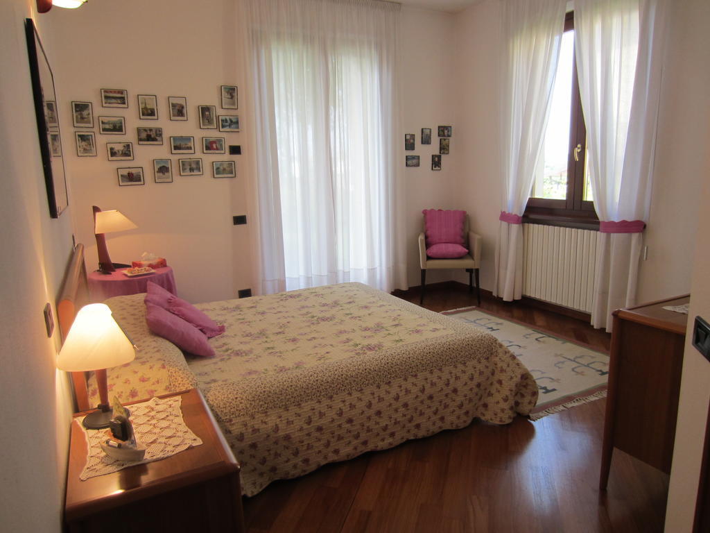 Marinella B&B Cornale Værelse billede